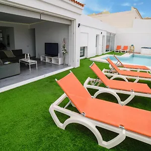 https://villas-teide-6-costa-adeje.tenerifehoteles.net